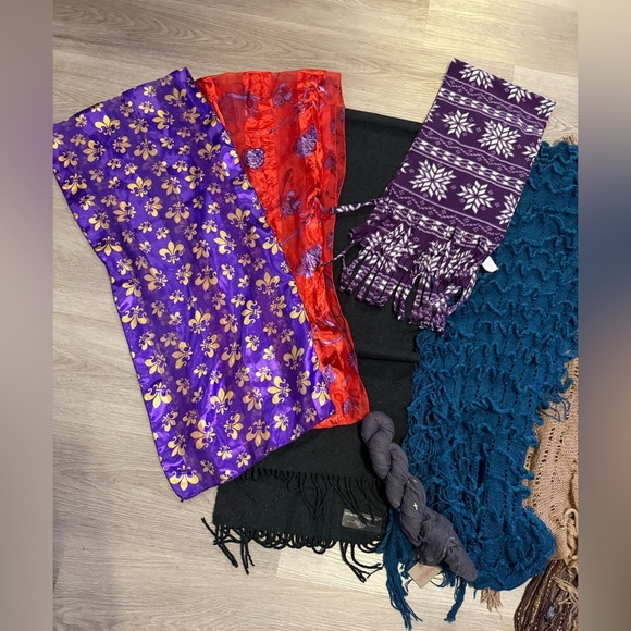 Bundle of 13 assorted Women’s scarves - Picture 2 of 5